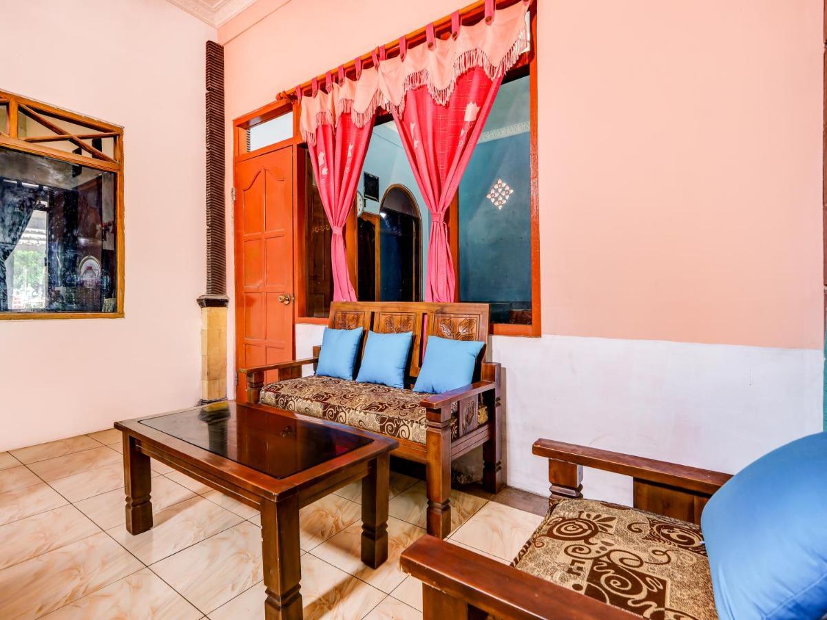 Oyo 90051 Guest House Parangtritis Exterior foto
