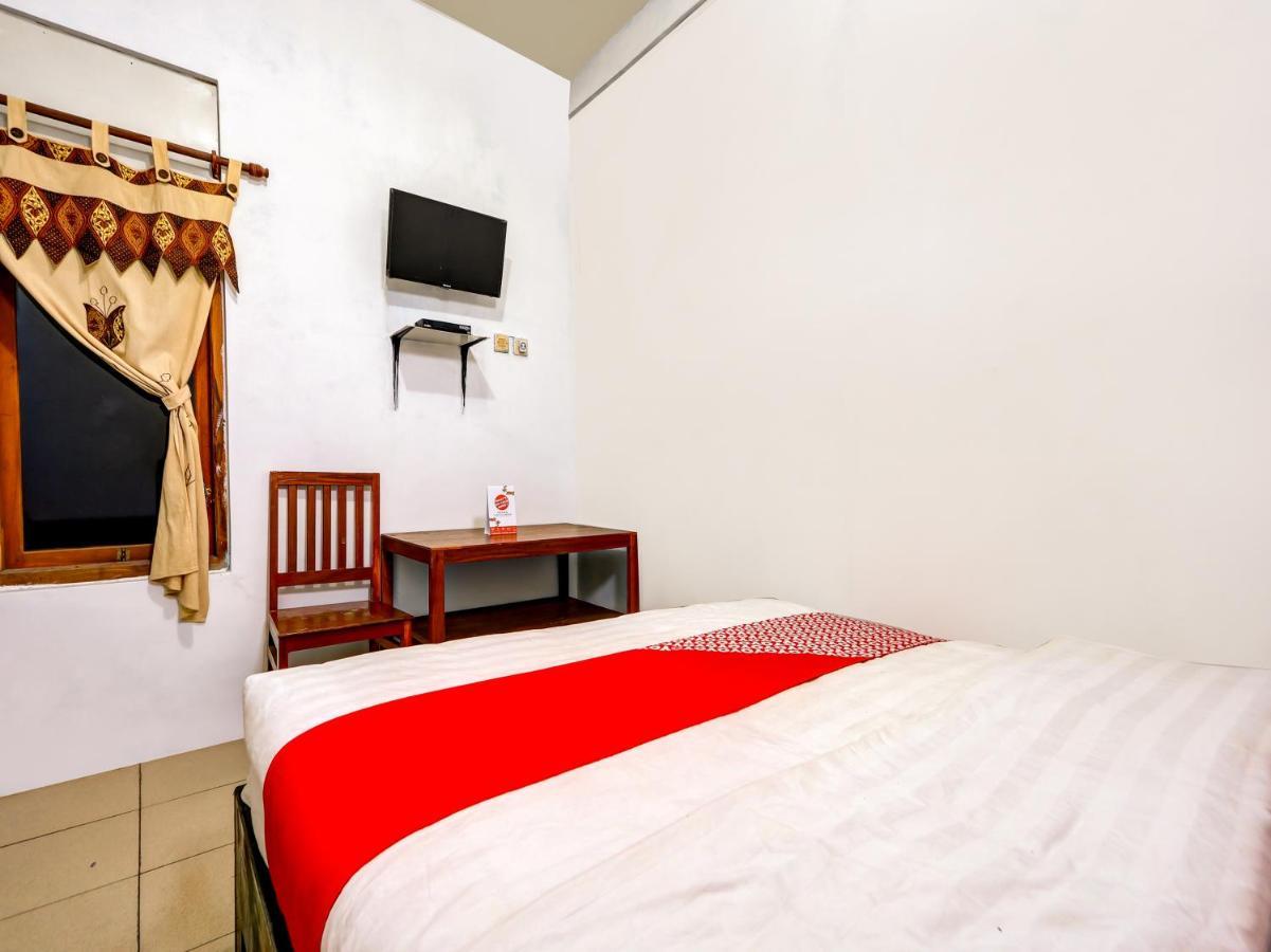 Oyo 90051 Guest House Parangtritis Exterior foto