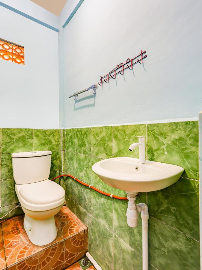 Oyo 90051 Guest House Parangtritis Exterior foto