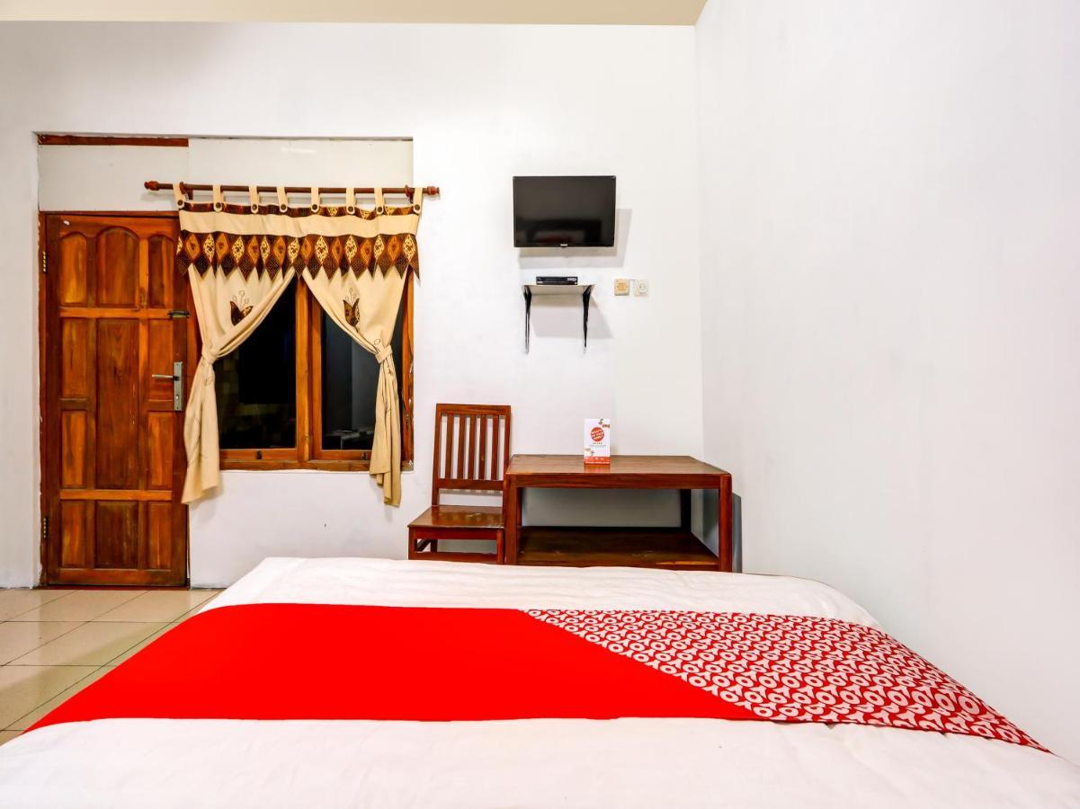 Oyo 90051 Guest House Parangtritis Exterior foto