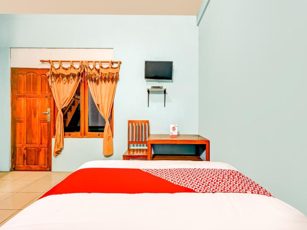 Oyo 90051 Guest House Parangtritis Exterior foto