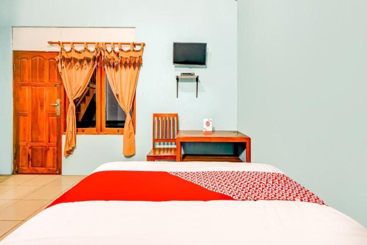 Oyo 90051 Guest House Parangtritis Exterior foto